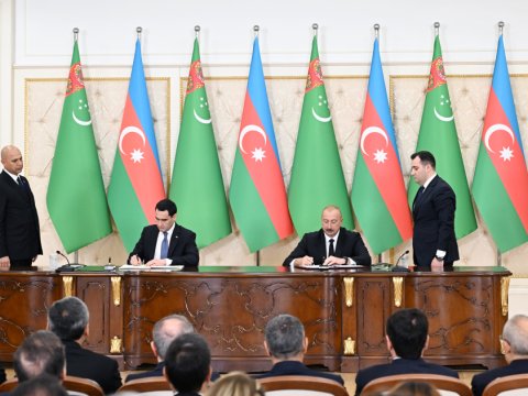 Prezidentlər arasında sənədlərin mübadiləsi oldu&nbsp;- FOTO