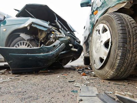 Salyanda iki "Mercedes" toqquşdu, 5 nəfər xəsarət aldı