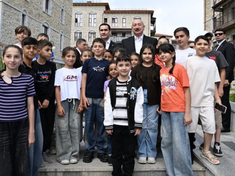 Prezidentin sosial media hesabında Şuşada uşaqlarla görüşdən paylaşım edilib