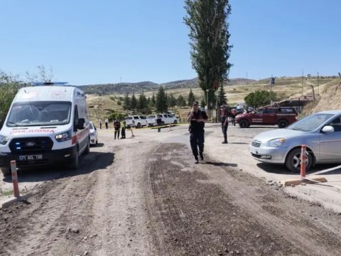 Türkiyədə sursat anbarında partlayış, ölənlər var