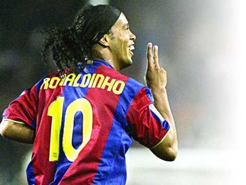 Ronaldinyo futbola qayıtdı