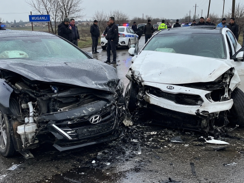 İki maşın toqquşdu, "KIA" sürücüsü faciəvi şəkildə öldü