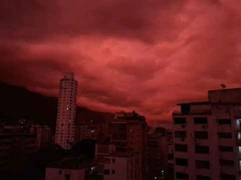 Səma&nbsp;al rəngə boyandı - FOTO