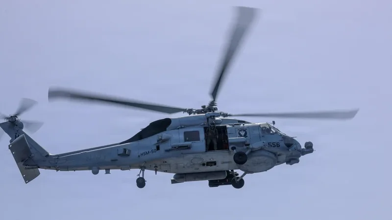 ABŞ-nin helikopteri&nbsp;dənizinə düşdü, üç nəfər...