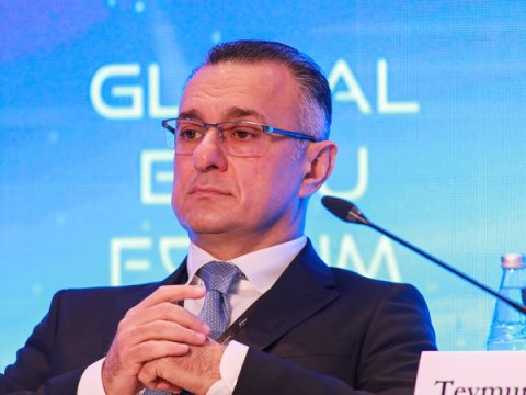 Səhiyyə nazirinin müavinlərinin sayı artırıldı