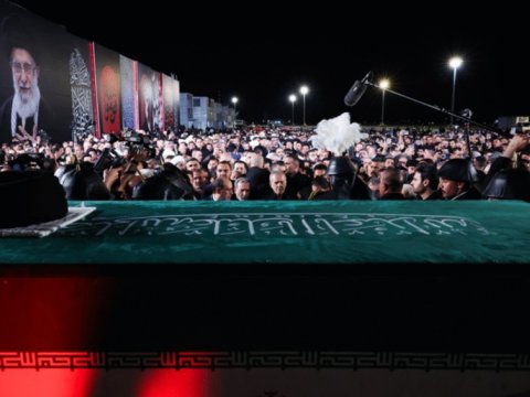 دفن دیرهنگام خامنه‌ای: حکم اسلام چیست؟