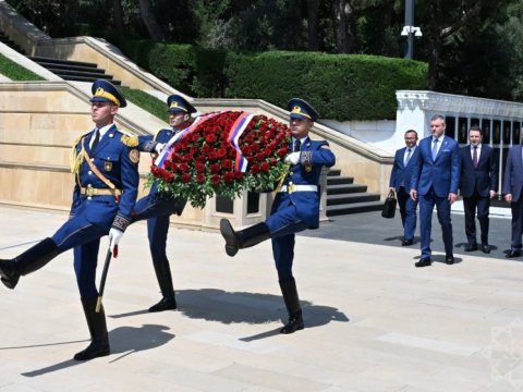 Peter Pelleqrini&nbsp;Şəhidlər Xiyabanını ziyarət etdi - FOTO