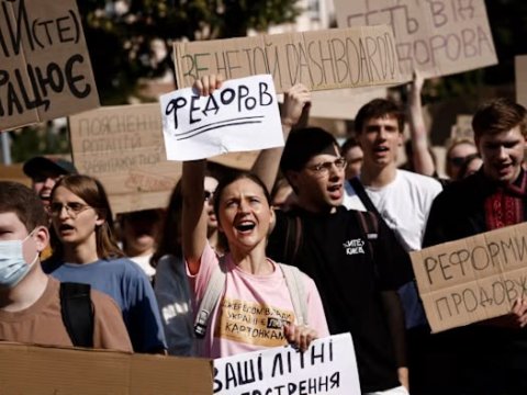 Zelenski təzyiq altında - Ölkədə etirazlar başladı