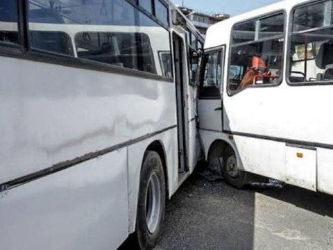 Bakıda&nbsp;iki avtobus toqquşdu - 20-dən çox yaralı var