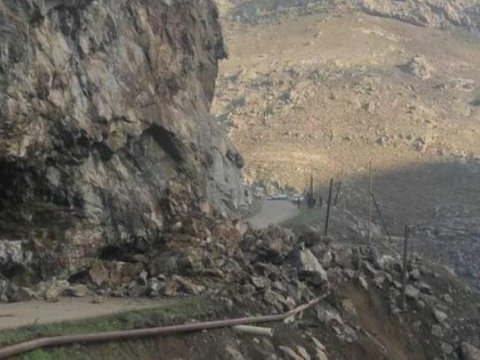 Hindistanda qaya uçqunu: 13 nəfər həlak oldu