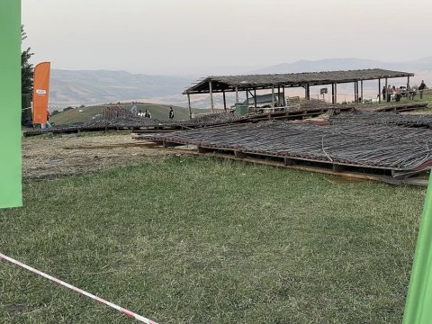 Milli Yaylaq Festivalında taxta konstruksiya aşdı - TƏBİB&nbsp;yaralıların vəziyyətini açıqladı