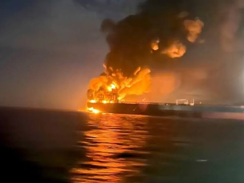 Hörmüz boğazında tanker minaya düşdü