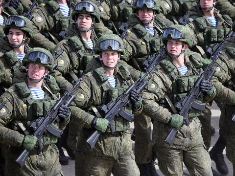 Putin Rusiya ordusunun sayını yenidən artırdı
