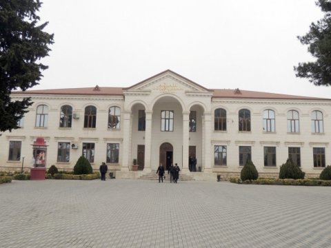 Teatrın direktoru işdən çıxdı - FOTO