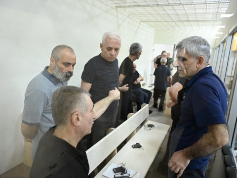 Ermənilərin&nbsp;məhkəməsində hakimlər kollegiyası müşavirəyə gedib