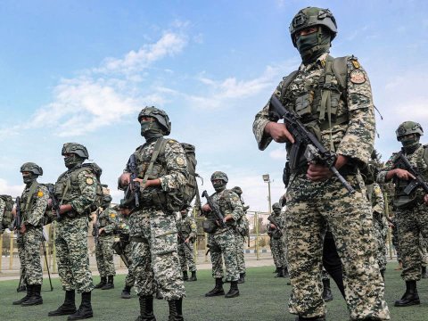 İran ordusunda&nbsp;maaşlar ödənilmir