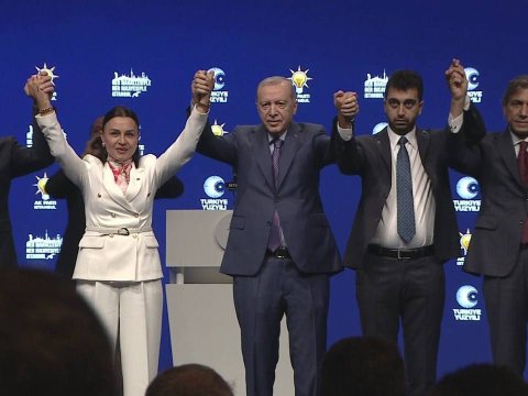 Müxalifətçi bələdiyyə sədrləri kütləvi şəkildə Ərdoğanın partiyasına keçdilər - VİDEO&nbsp;
