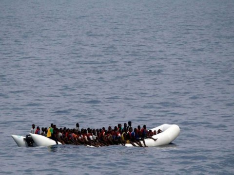Во Франции загорелась лодка с мигрантами