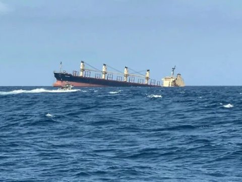 Индийский корабль затонул в Красном море