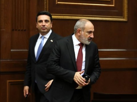 Simonyan deputatları təbrik etdi, Paşinyanın adını çəkmədi