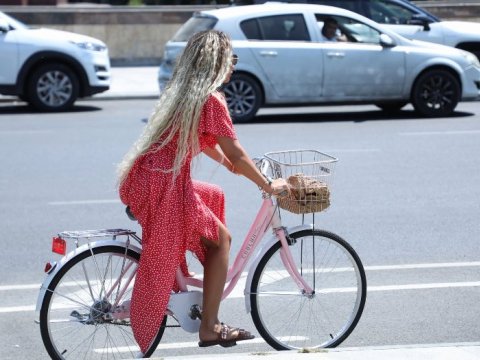 AMEA əməkdaşı maşından imtina etdi: velosipedə keçdi - FOTOLAR