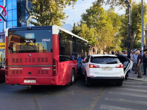Gəncədə &ldquo;Baku Bus&rdquo;qəzaya düşdü - FOTO