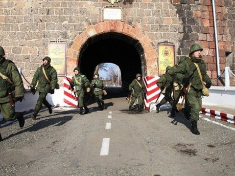 Ukrayna Gümrüdəki Rusiya bazasını vura bilər