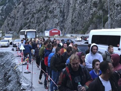 20 min insan bir anda&nbsp;ölkəsini tərk etdi - SƏBƏB