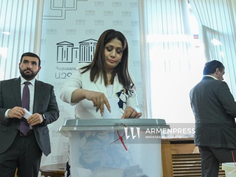 Ermənistan parlamentində 9 komitənin sədri seçilib