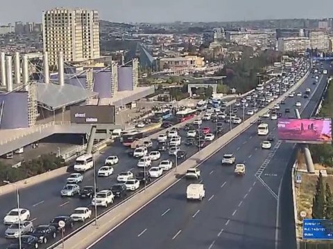 Paytaxtın əsas yollarında hərəkət çətinləşib