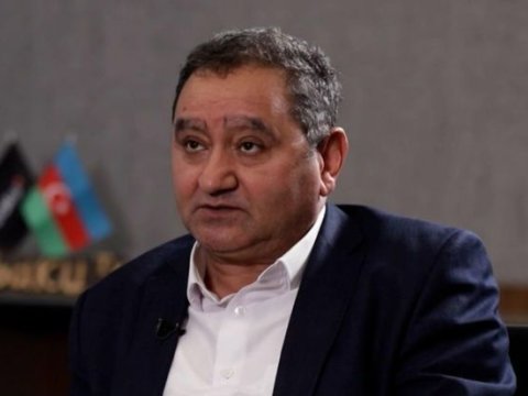 Ötən il &ldquo;nəhəng&rdquo; adlandırmışdı, indi istefasını istəyir