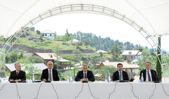Məmurlar Laçında: Samir Nuriyev iclas keçirdi