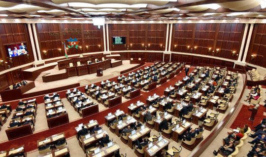 Parlamentdə yenilik: Deputatlar kağız və “WhatsApp”dan imtina edir - Yeni proqram hazırlandı
