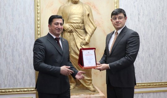 Fuad Muradov Qazaxıstanda yaşayan azərbaycanlı musiqiçi ilə görüşdü