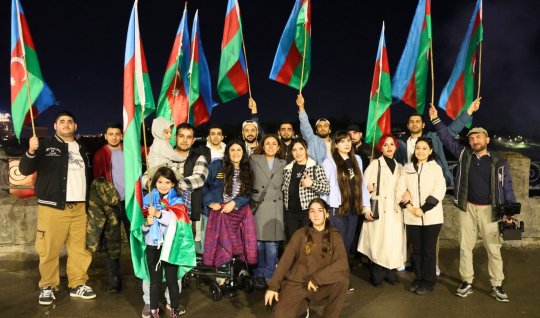 Niaqara şəlaləsi Azərbaycan bayrağının rəngləri ilə işıqlandırıldı