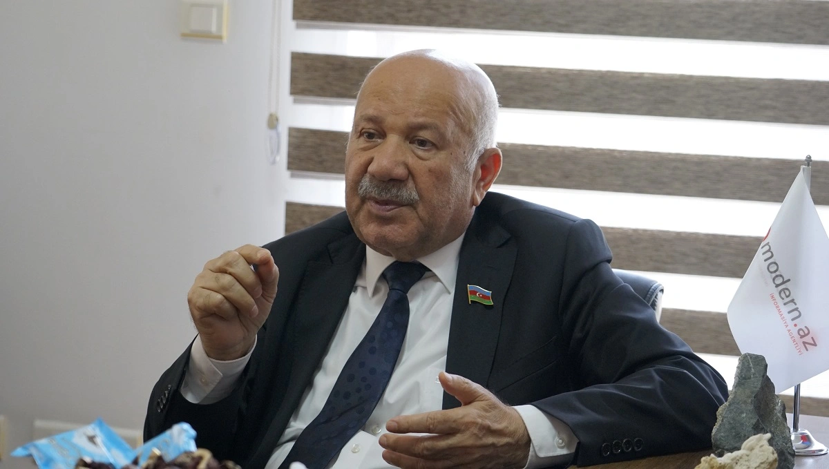 Deputat məktublara gec cavab verilməsindən şikayətləndi