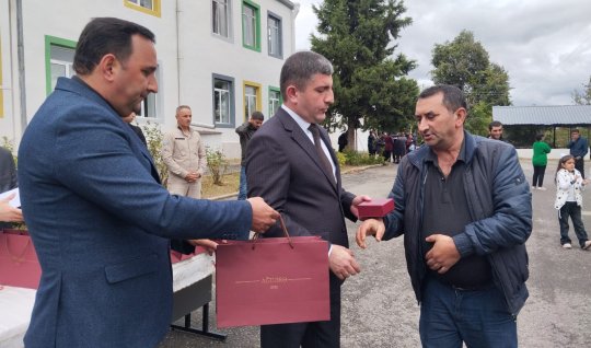 Həsənriz kəndinə köçənlərə mənzillərin açarları təqdim edildi - FOTO
