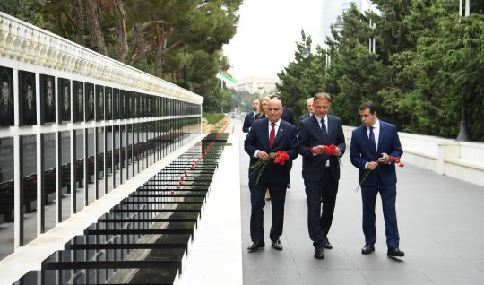 Xorvatiya Parlamentinin sədri Fəxri və Şəhidlər xiyabanını ziyarət edib