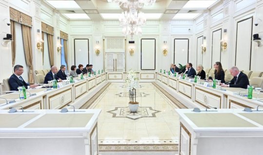 Estoniya naziri Milli Məclisdə 