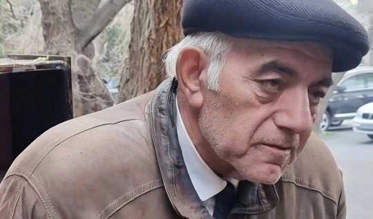 Azərbaycanda alim küçədə gedərkən yıxılıb öldü