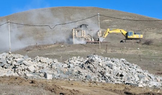 Laçının bu kəndində söküntü işləri başladı - FOTO