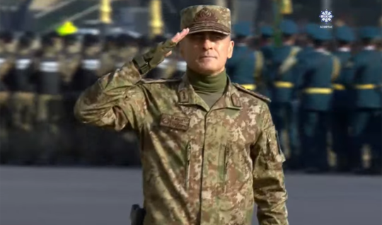 Hikmət Mirzəyev Zəfər paradında fərqli forma geyinib - FOTO