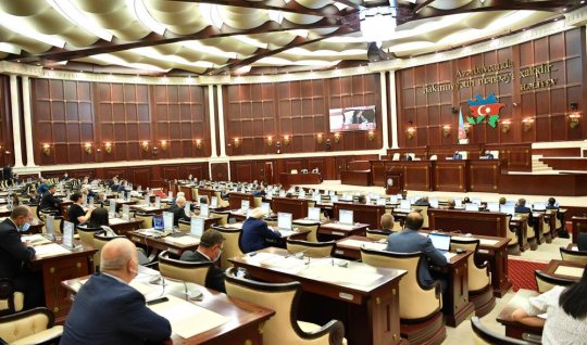 Boş qalan sədr postuna 24 deputat namizəddir - SİYAHI