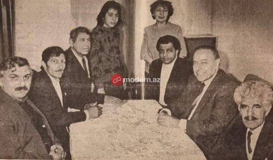 Bir şəklin tarixçəsi: Heydər Əliyev dostları ilə Cəlal Əliyevin evində - FOTO
