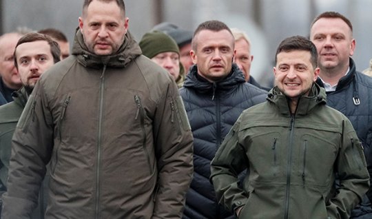 Zelenskinin yaxın adamının üstünü qara buludlar alıb