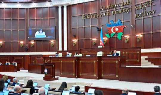 Gələn ilin büdcə zərfinin müzakirəsi davam edir