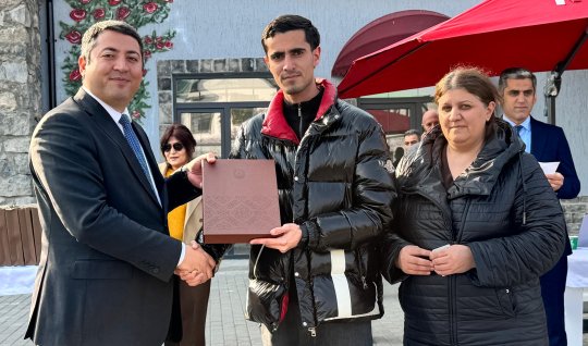 Məmmədbəyliyə köçən ailələrə evlərinin açarları verildi 