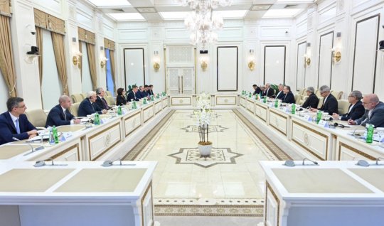 Sahibə Qafarova İranın naziri ilə görüşdü