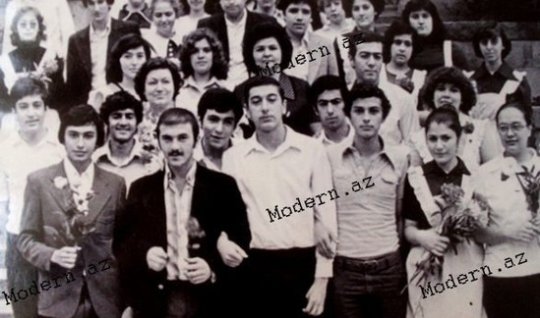 Bir şəklin tarixçəsi: İlham Əliyev SİNİF YOLDAŞLARI İLƏ...