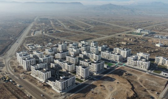 İlham Əliyevlə Mehriban Əliyeva Ağdamda 2-ci yaşayış kompleksinin açılışını etdi - Sakinlərlə görüşdü